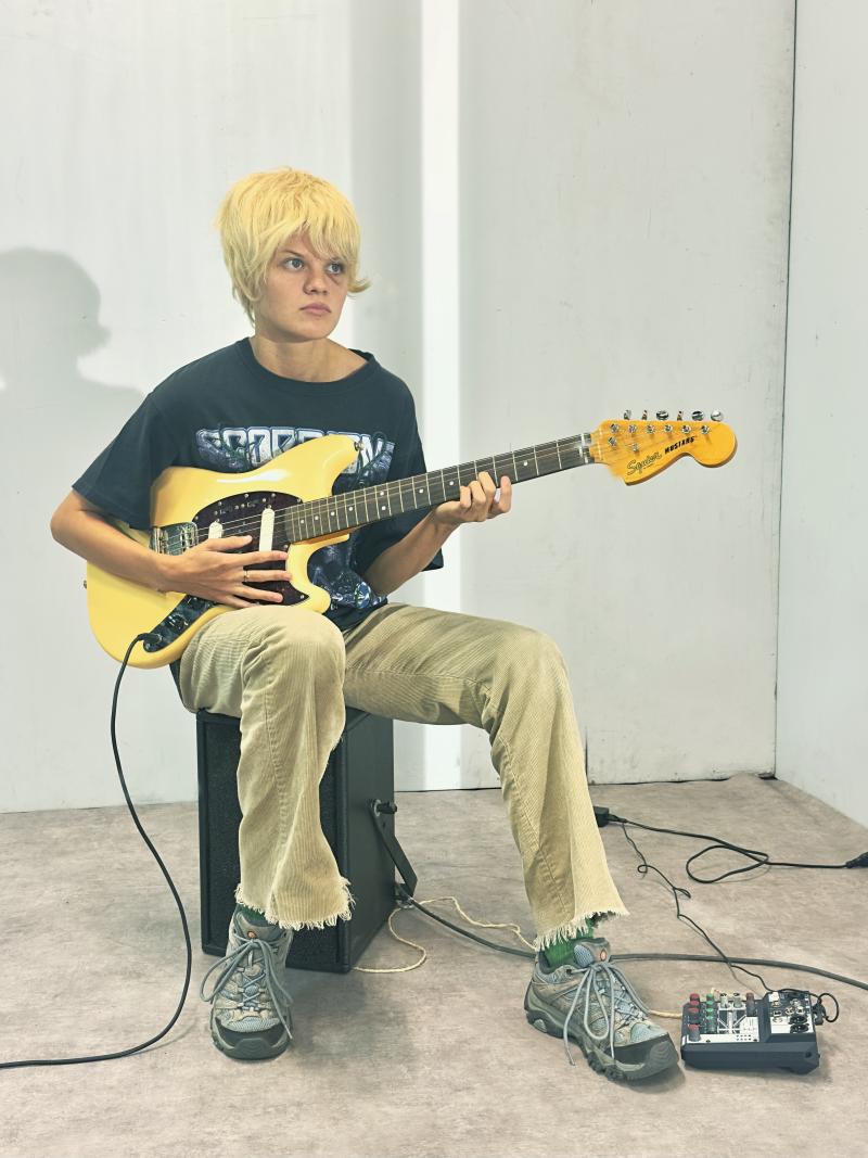 Le Paradoxe de John / Philippe Quesne - Célleste Brunnquell © Vivarium Studio