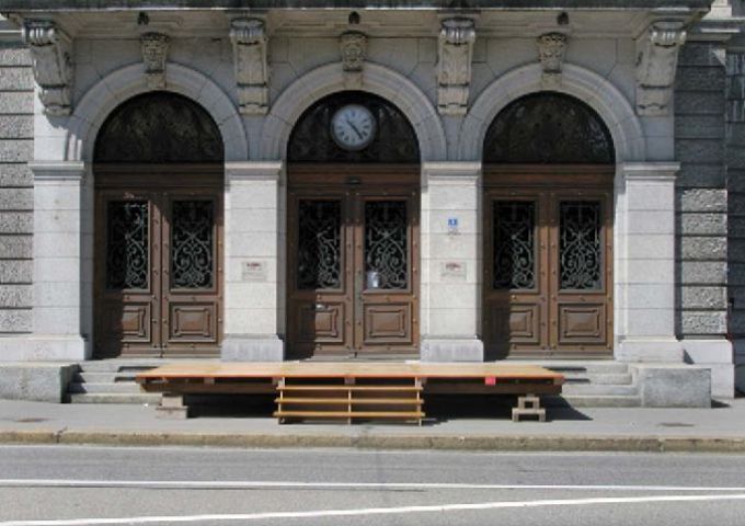 Outdoor Stage Fribourg Switzerland / Empty Stages de Tim Etchells et Hugo Glendinning