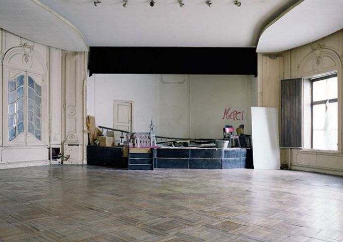 Small Stage Laegidium Saint Gilles Brussels Belgium 2005 / Empty Stages de Tim Etchells et Hugo Glendinning